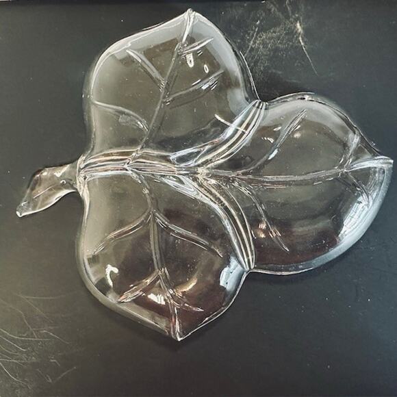 Hazel Atlas Glass Leaf Candy/Relish/Nut Clear Serving Dish 3 Sections Decor VTG - Picture 3 of 7